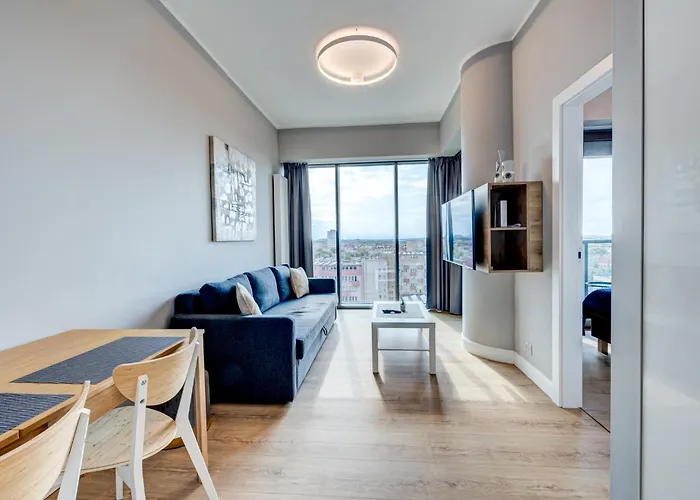 Hanza Tower Swimming Pool & Spa High Floor With Balcony!