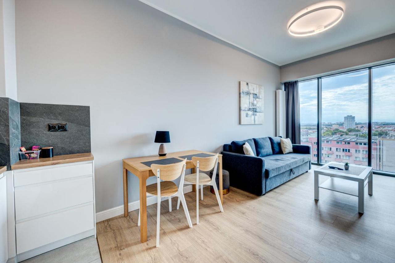 Apartment Hanza Tower Swimming Pool & High Floor With Balcony! *
